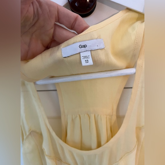 2 for $14! 🎉 GAP ruffled camisole/tank - Picture 4 of 7